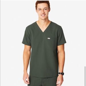 Figs scrubs men’s moss LEON Two-Pocket Scrub Top
